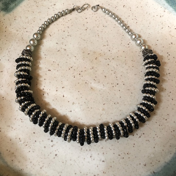 ☀️ Silver and Black Beaded 18” Necklace - Picture 2 of 6